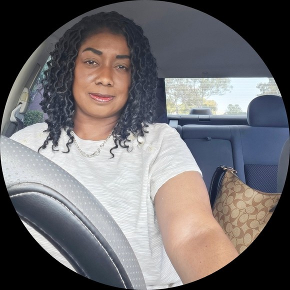 Poshmark profile picture for @lupus